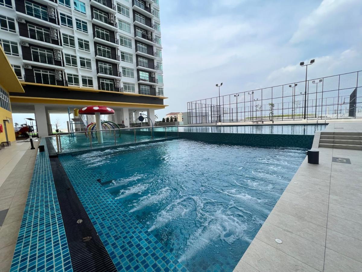 Appartement New!! Loving Night Novo 2Br 4-9Pax I Jonker I Netflix I Family à Malacca Extérieur photo