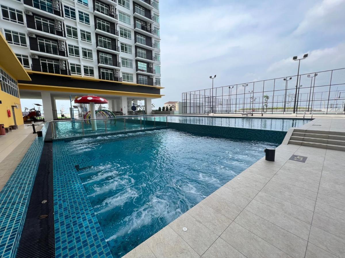 Appartement New!! Loving Night Novo 2Br 4-9Pax I Jonker I Netflix I Family à Malacca Extérieur photo